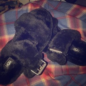 1 pair of UGGS slippers